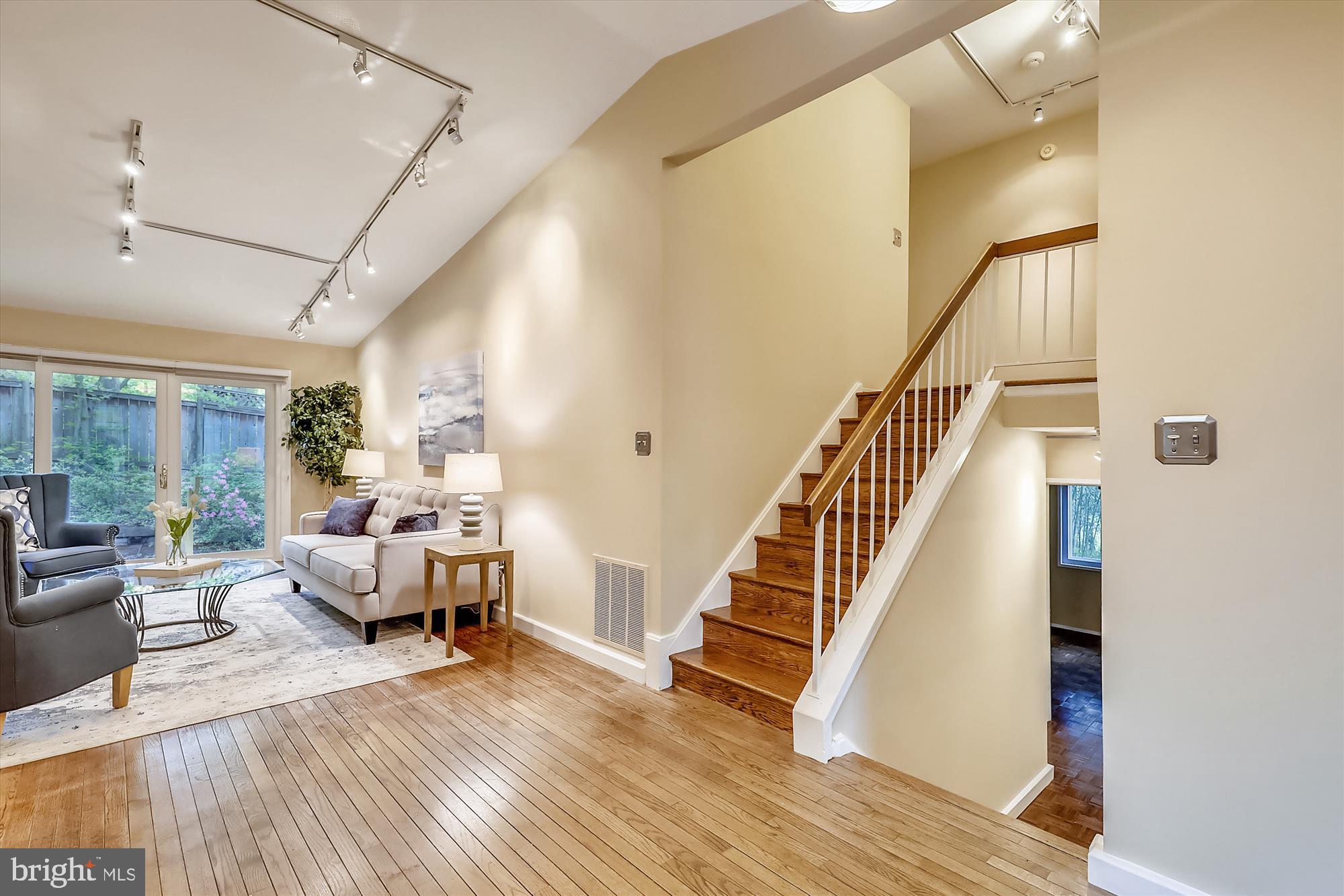 6604 Persimmon Tree Road Bethesda, MD 20817 - Photo 5 of 53 Foyer