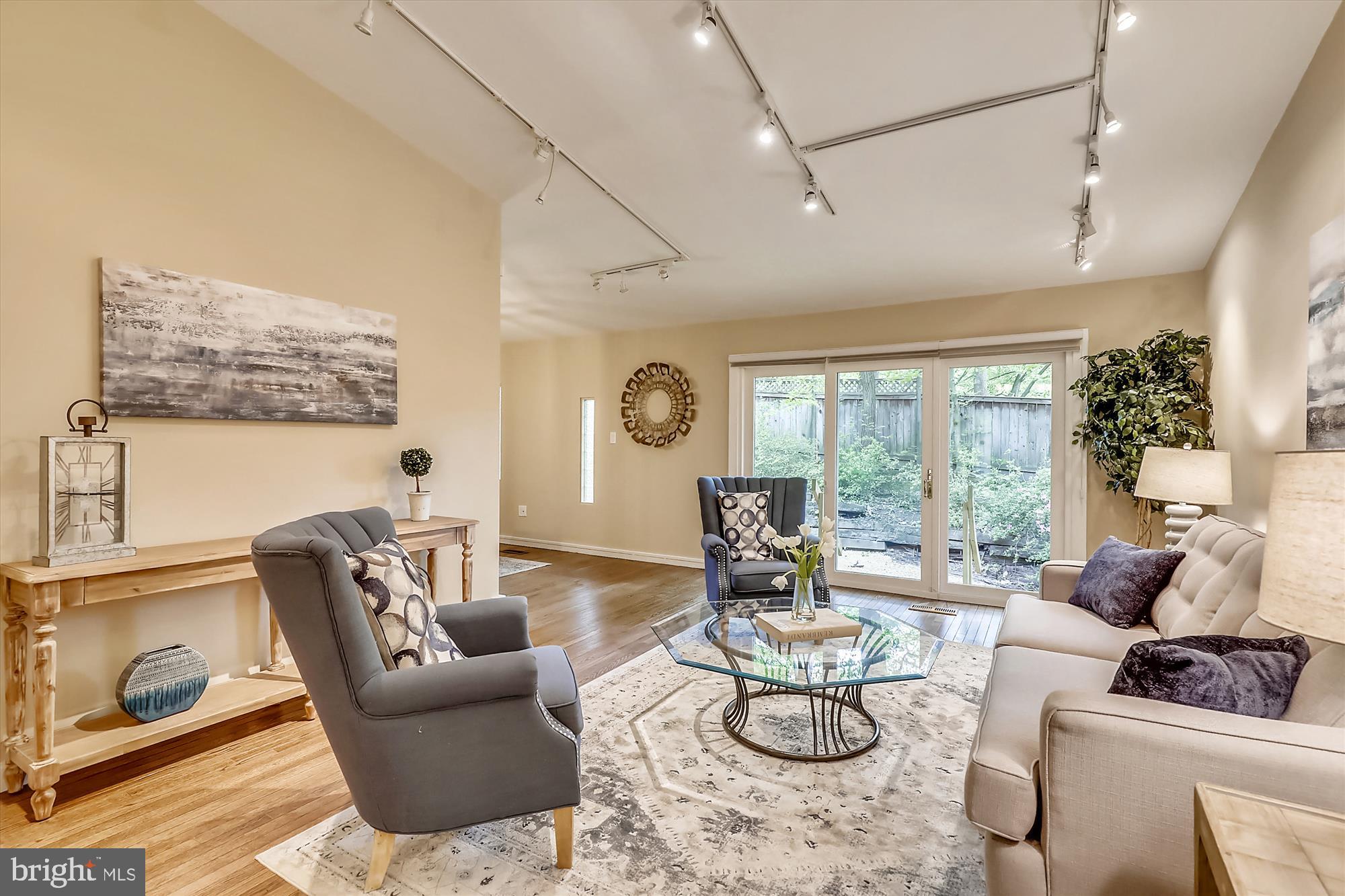 6604 Persimmon Tree Road Bethesda, MD 20817 - Photo 6 of 53 Living Room