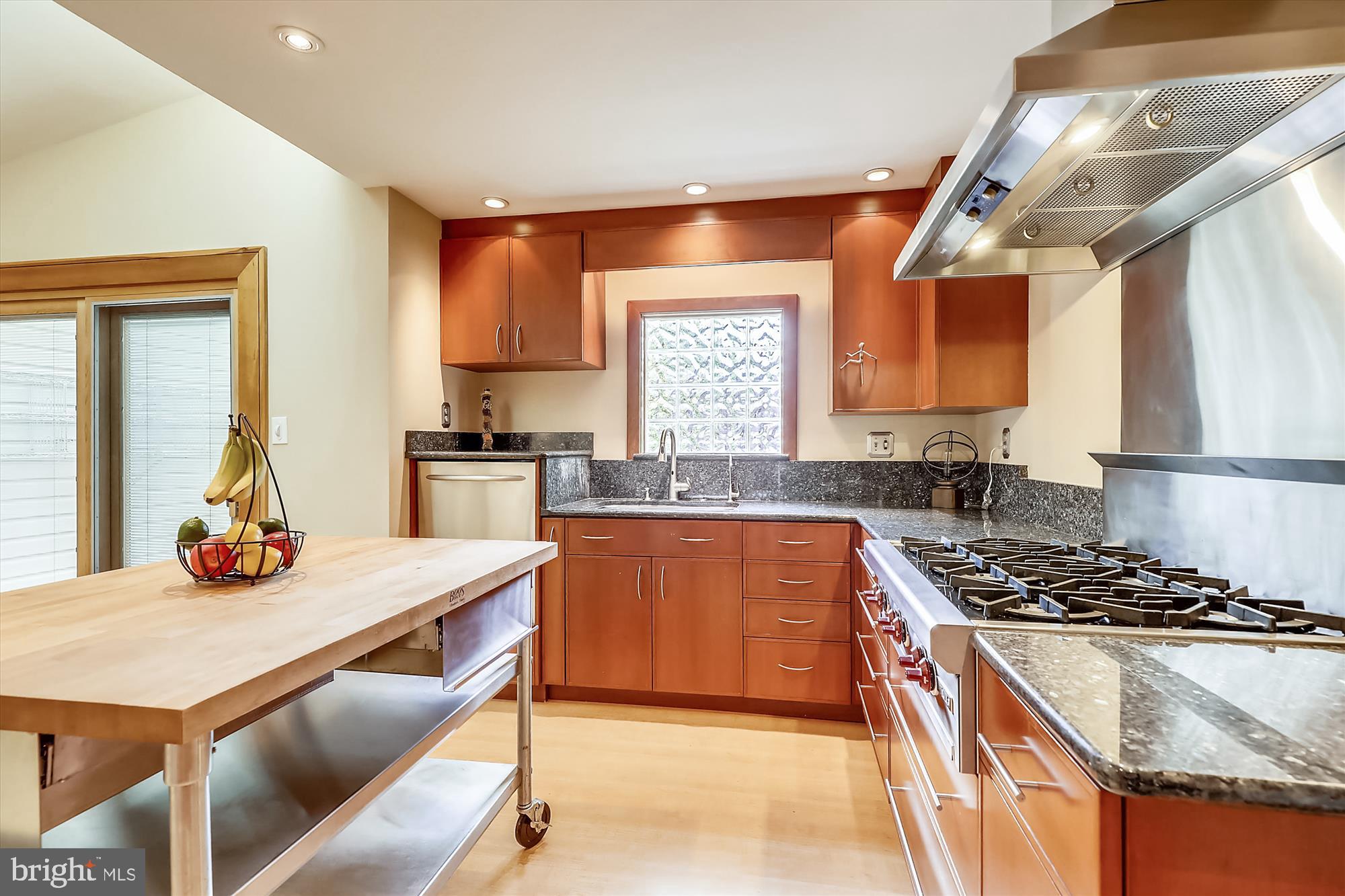 6604 Persimmon Tree Road Bethesda, MD 20817 - Photo 10 of 53 Kitchen