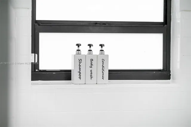 a picture of a dresser