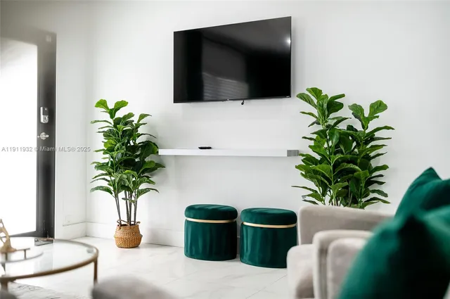 a view of entryway and kitchen