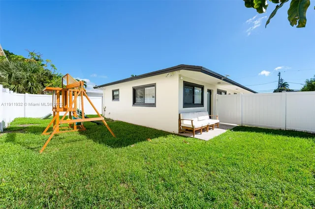 $950,000 | 329 Southeast 12th Avenue, Pompano Beach, FL 33060