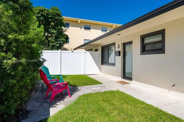 $950,000 | 329 Southeast 12th Avenue, Pompano Beach, FL 33060