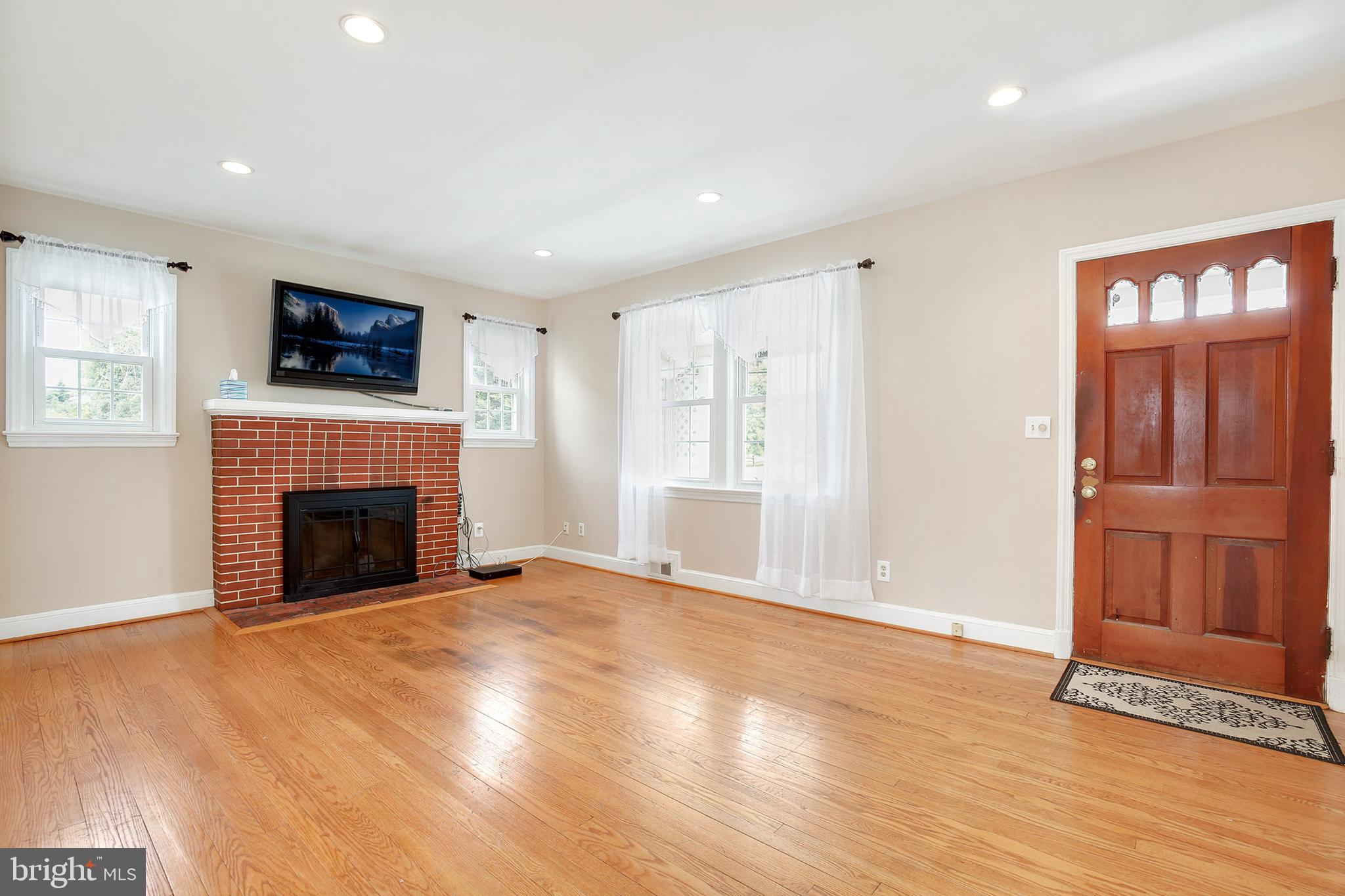 23310 Ridge Road Germantown, MD 20876 - Photo 4 of 30 Gallery Image 4
