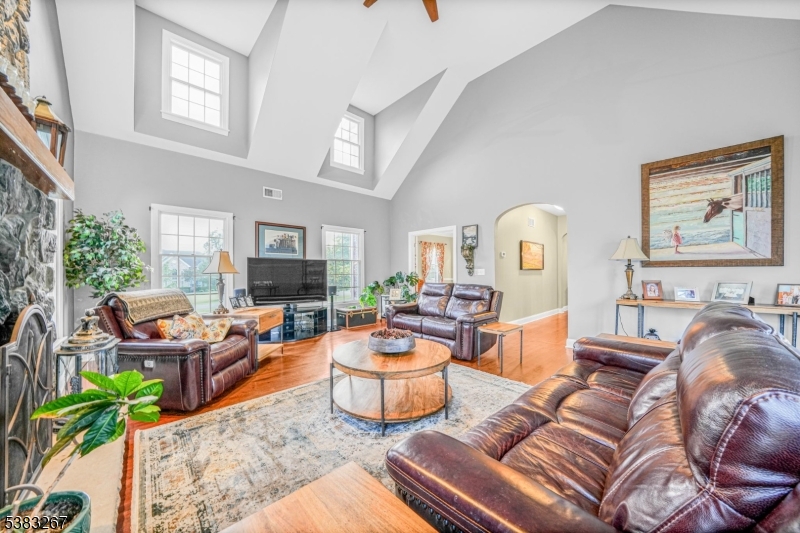 8 Hemingway Drive Milford, NJ 08848 - Photo 13 of 45