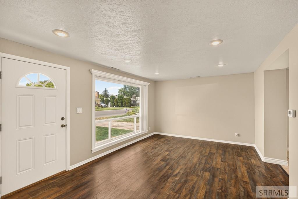 730 Balsam Street Pocatello, ID 83201 - Photo 7 of 37 Living Room