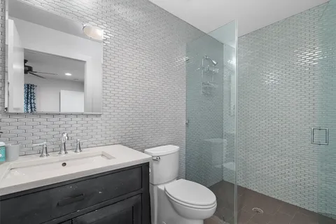 a picture of a wall with a white wall