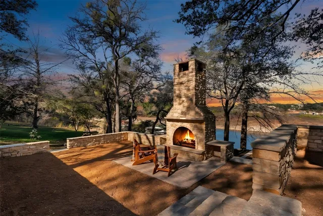 $1,450,000 | 25400 Cove Drive, Spicewood, TX 78669