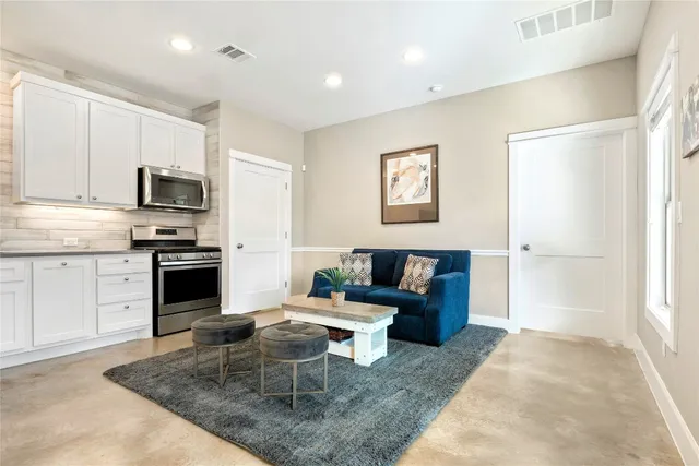 $1,450,000 | 25400 Cove Drive, Spicewood, TX 78669