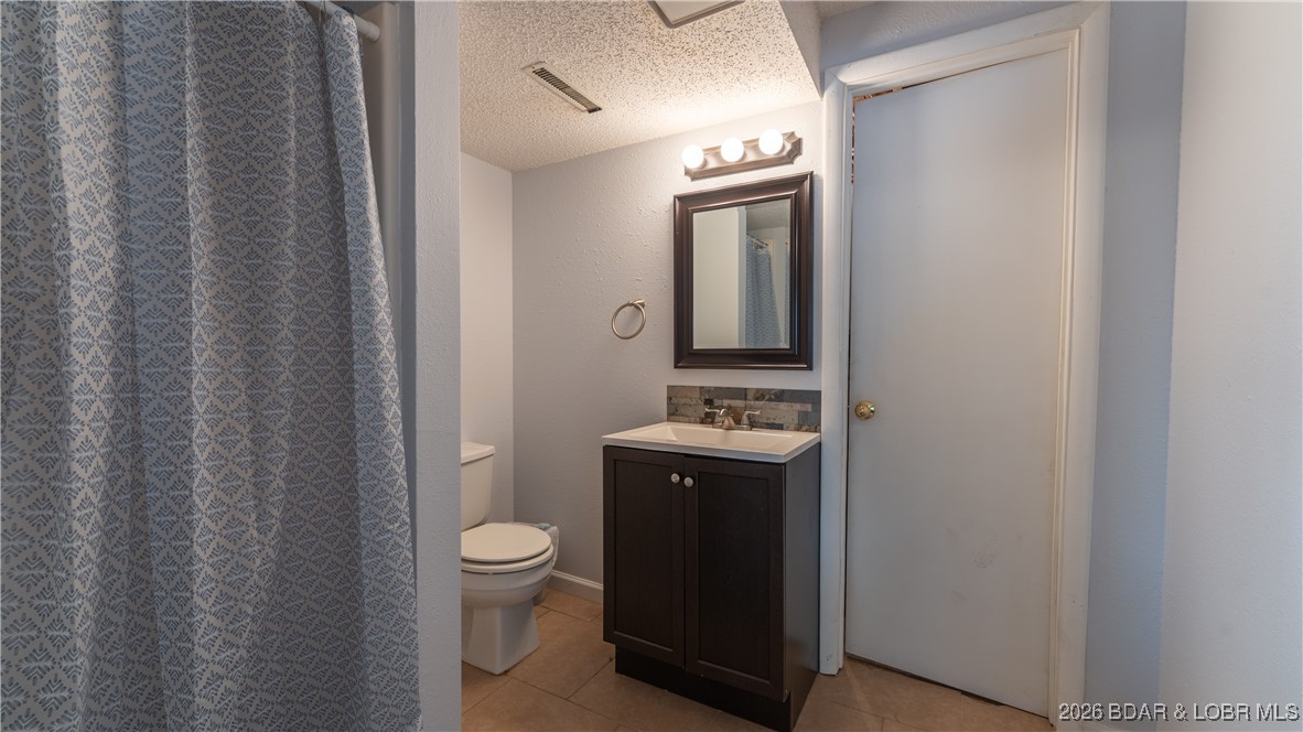 2859 Twin Rivers Point Camdenton, MO 65020 - Photo 11 of 30 Second Full Bathroom with access to Utility/Laundr