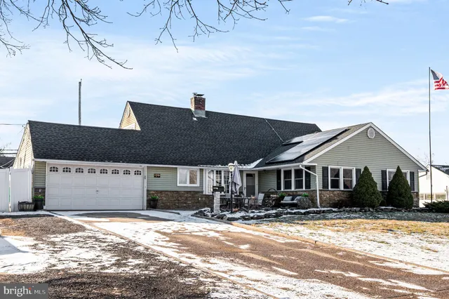 $519,000 | 29 Spindletree Road, Levittown, PA 19056