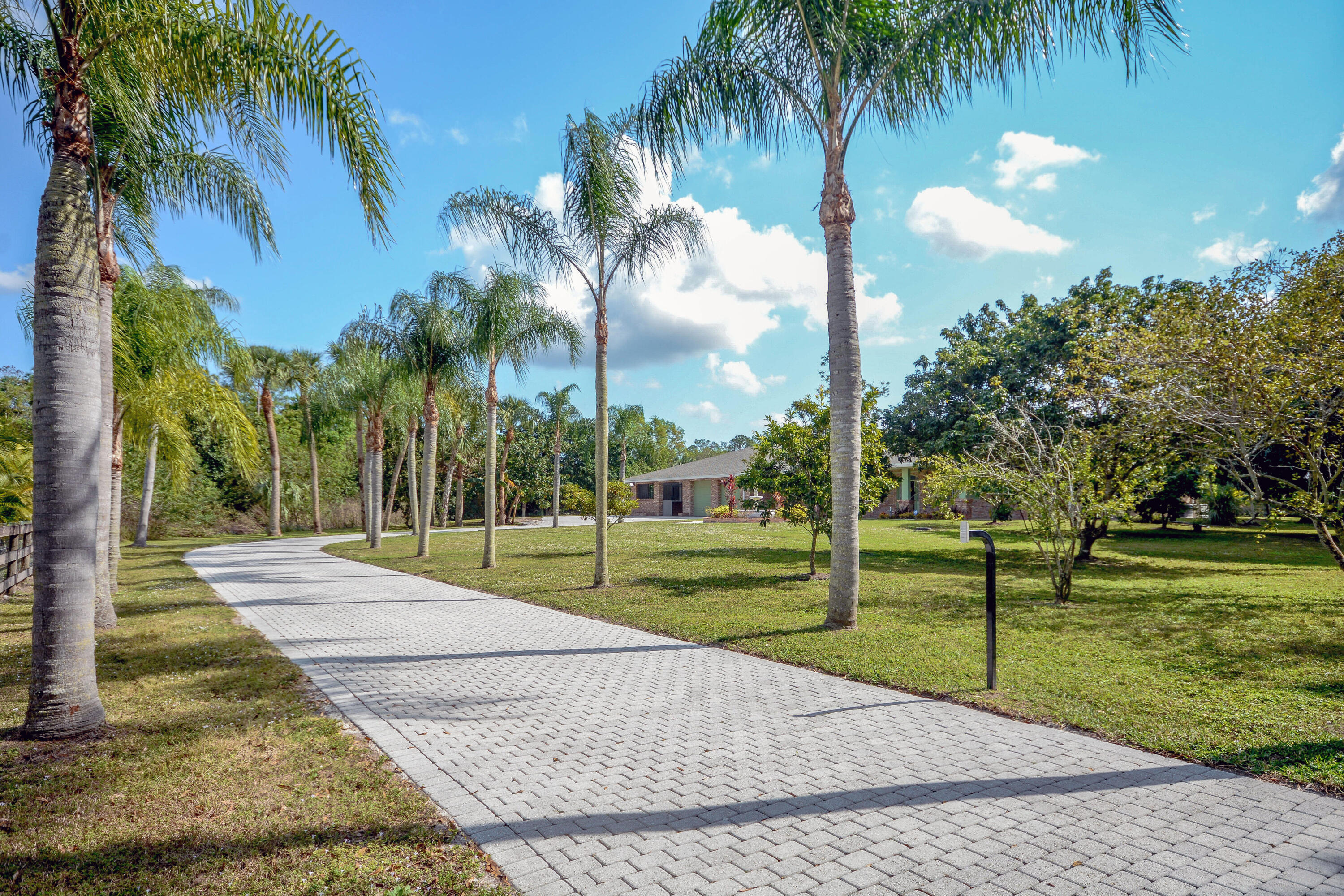 10534 173rd Road North Jupiter, FL 33478 - Photo 2 of 50 250' Driveway