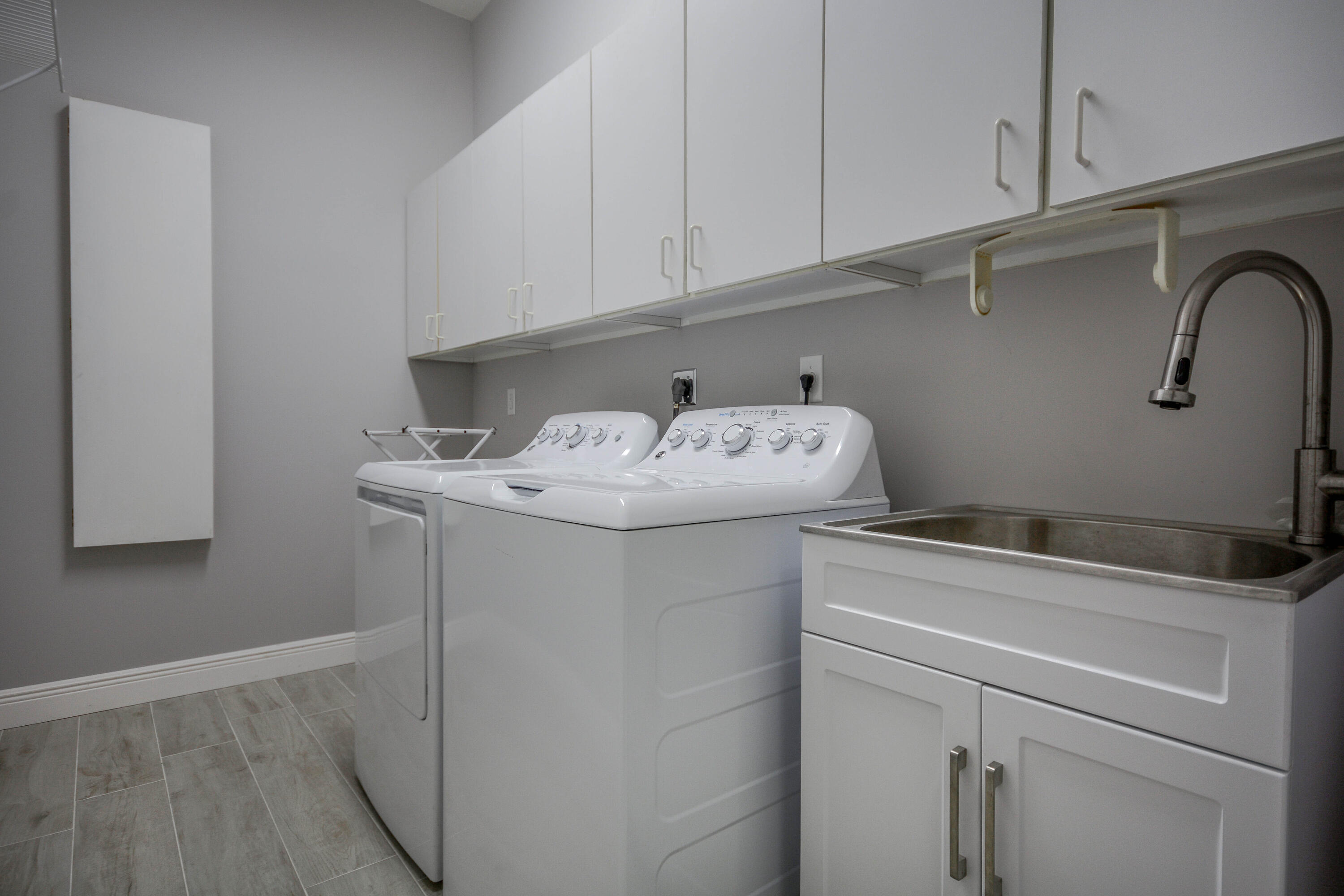 10534 173rd Road North Jupiter, FL 33478 - Photo 30 of 50 Laundry Room