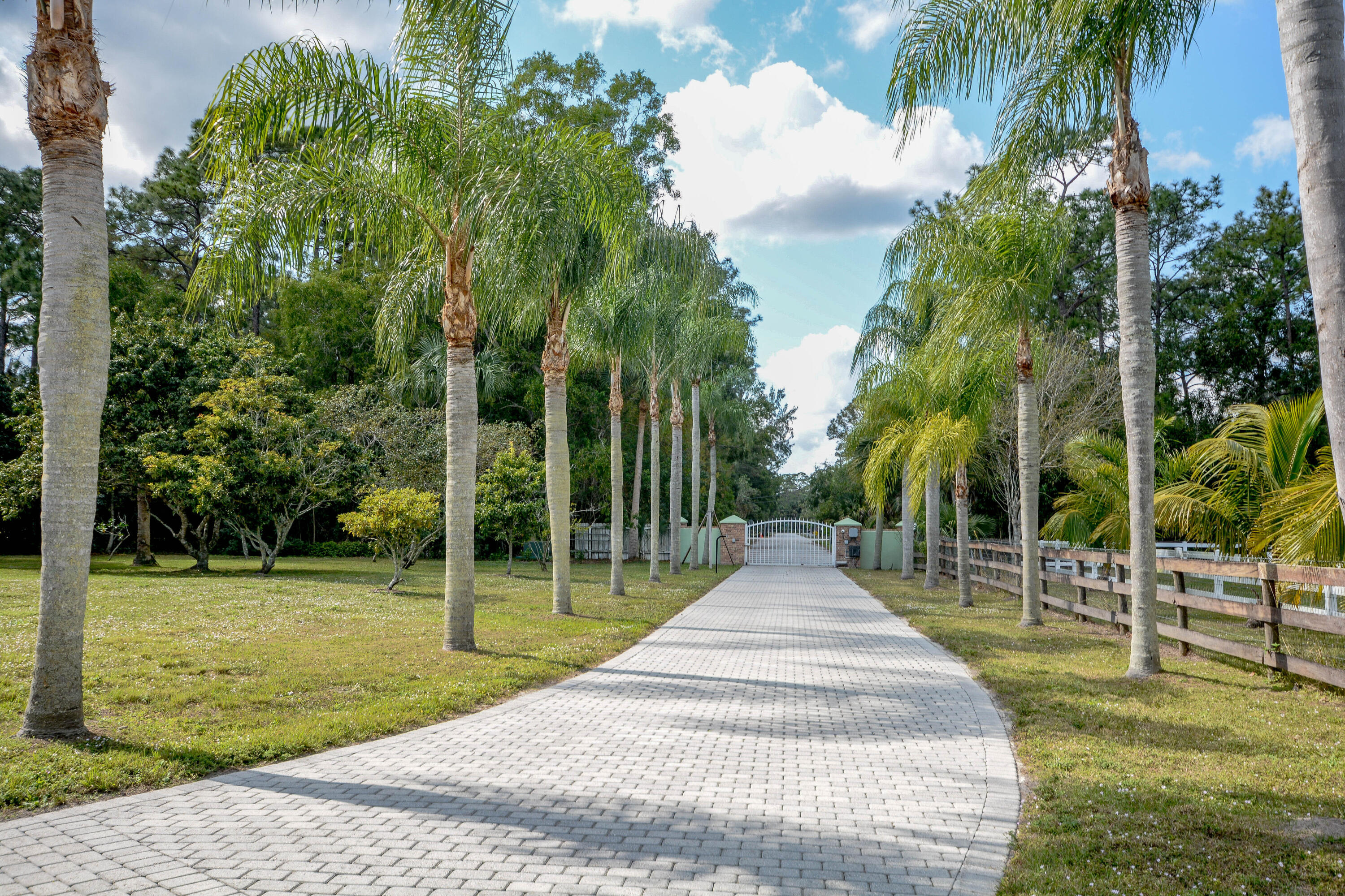10534 173rd Road North Jupiter, FL 33478 - Photo 48 of 50 Driveway to Gate