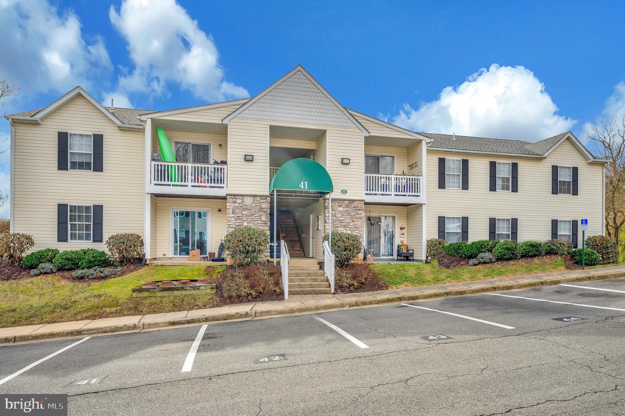 41 Smokewood Court, Unit 200 Stafford, VA 22554 - Photo 35 of 40 a front view of a house with a garden