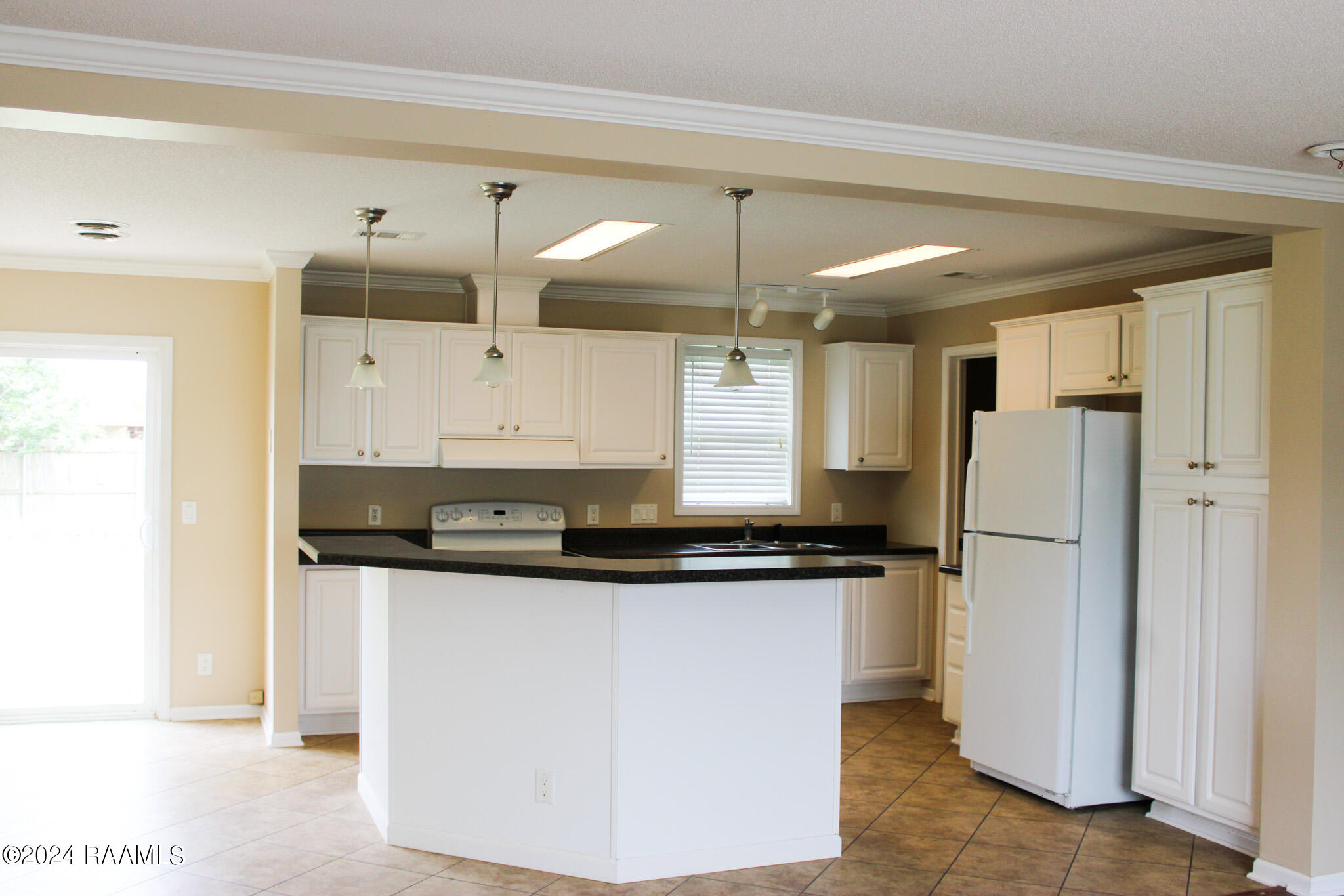 113 Squirrel Youngsville, LA 70592 - Photo 4 of 19 Kitchen
