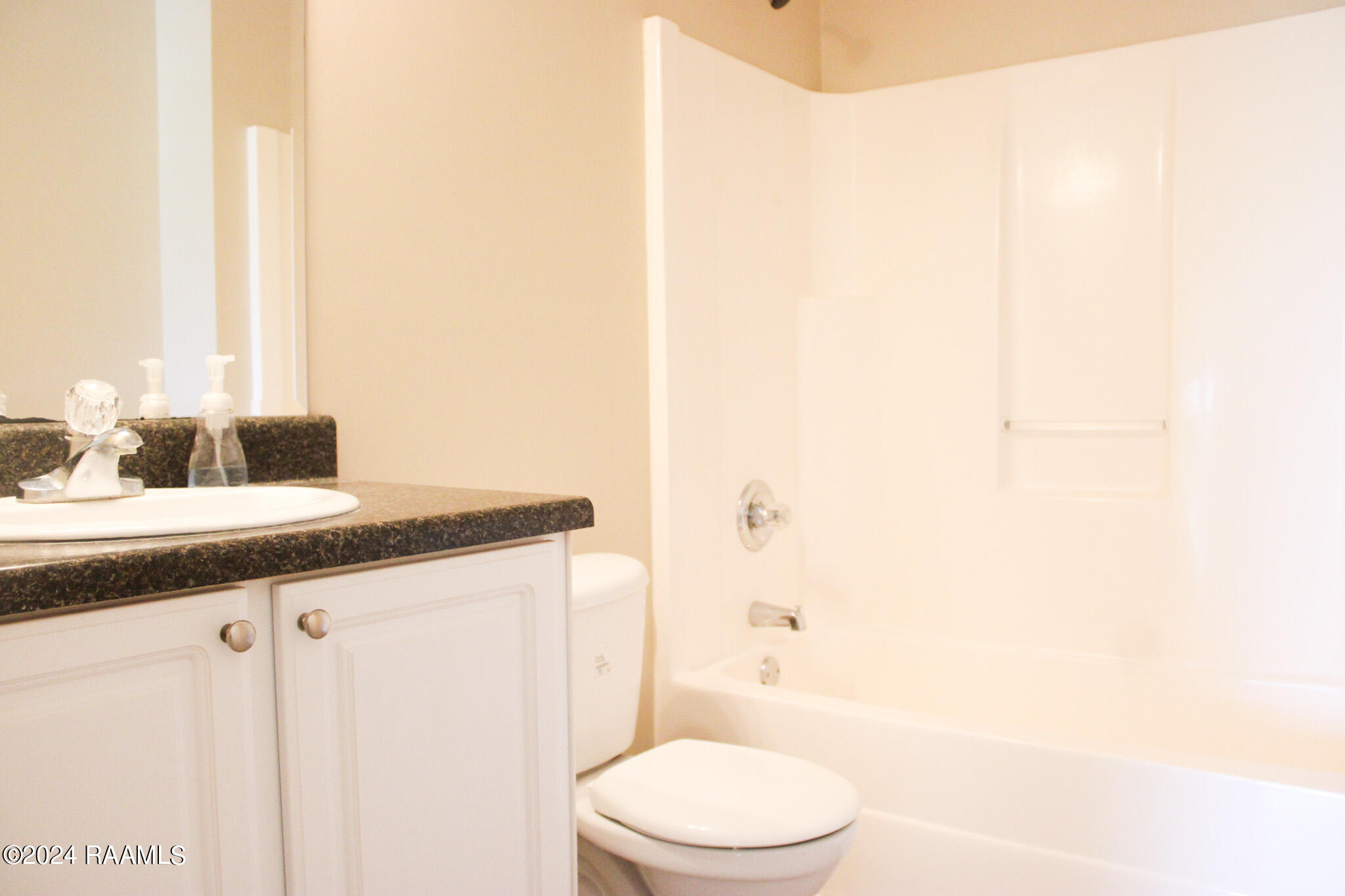 113 Squirrel Youngsville, LA 70592 - Photo 10 of 19 Main Bathroom