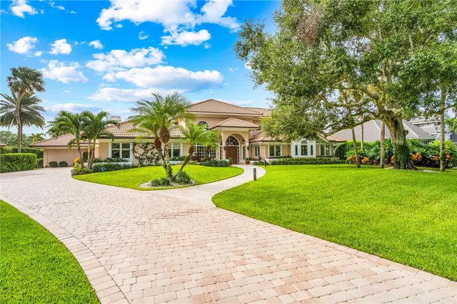 $2,990,000 | 740 Lagoon Road, Vero Beach, FL 32963