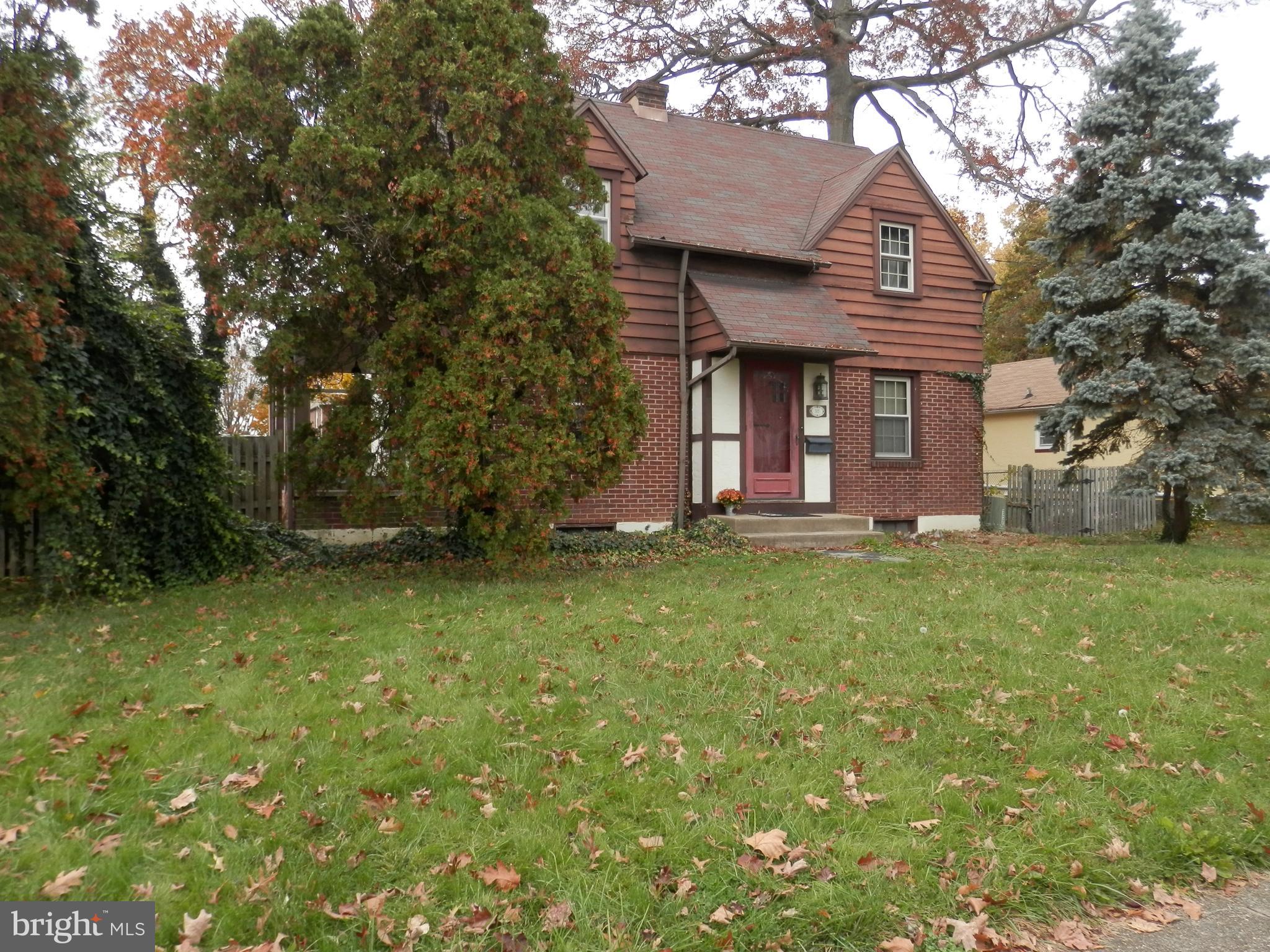 142 West Forrestview Road Brookhaven, PA 19015 - Photo 2 of 39 Gallery Image 2