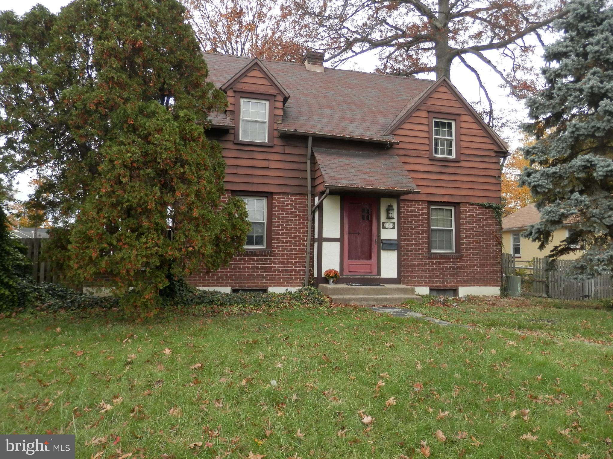 142 West Forrestview Road Brookhaven, PA 19015 - Photo 3 of 39 Gallery Image 3