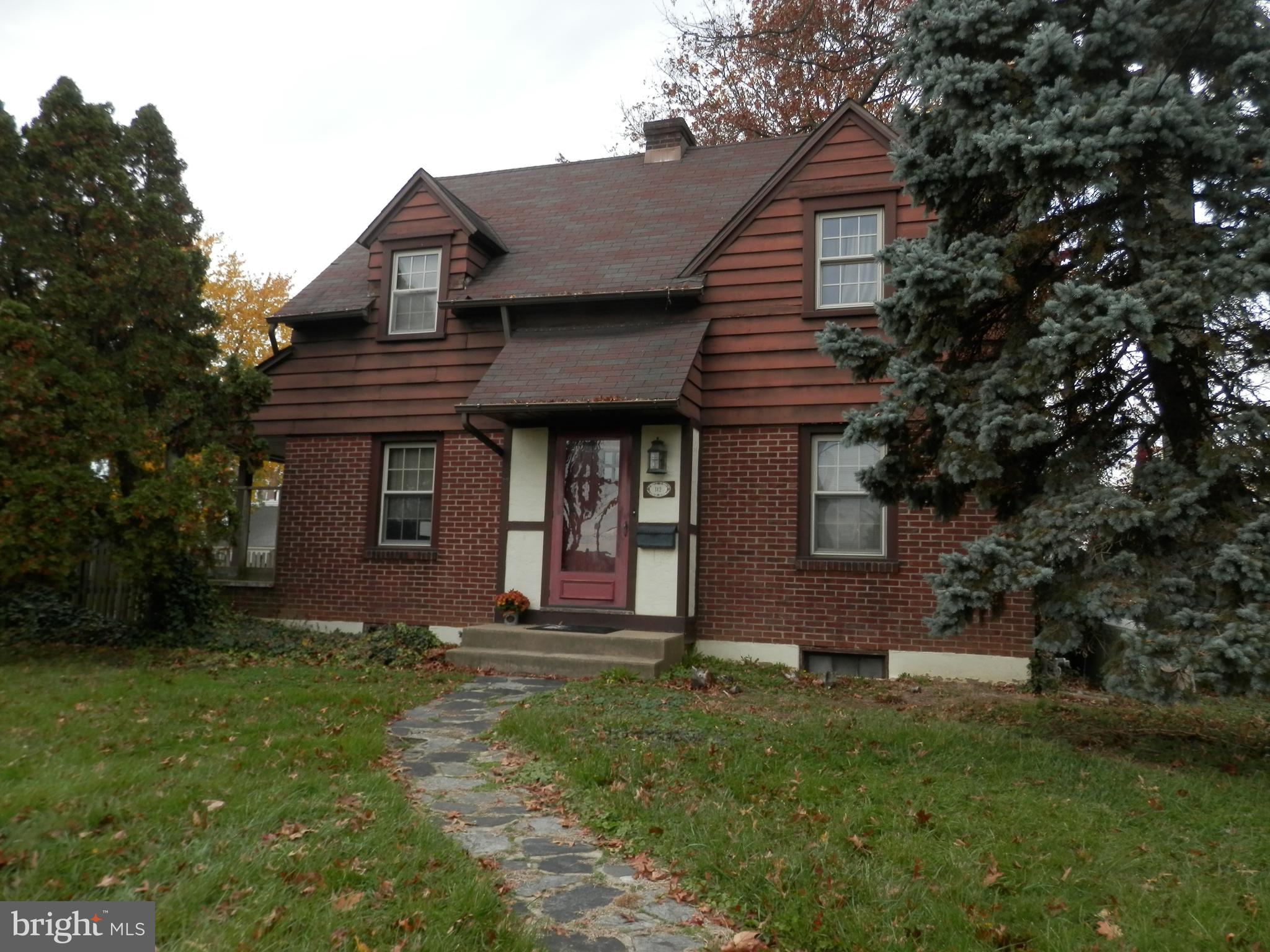 142 West Forrestview Road Brookhaven, PA 19015 - Photo 4 of 39 Gallery Image 4
