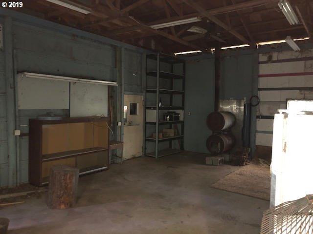 12421 Highway 126 Mapleton, OR 97453 - Photo 18 of 27 Gallery Image 18