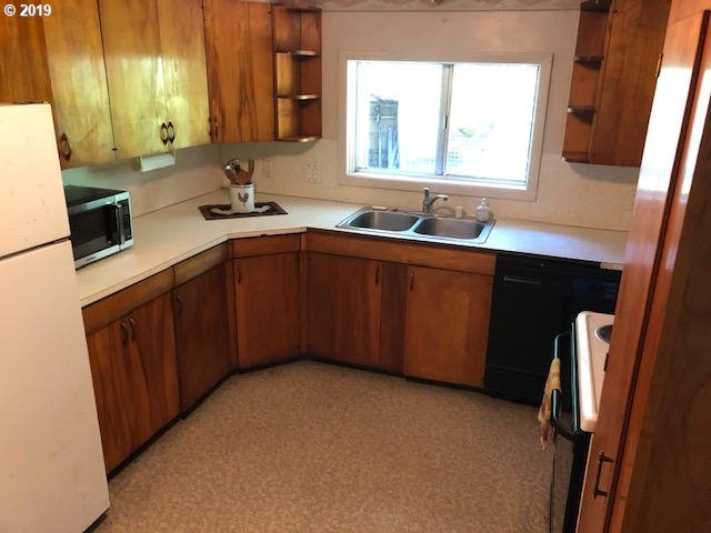 12421 Highway 126 Mapleton, OR 97453 - Photo 6 of 27 Gallery Image 6