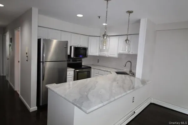 $3,000 | 112 Atlantic Avenue, Unit 76, Lynbrook, NY 11563
