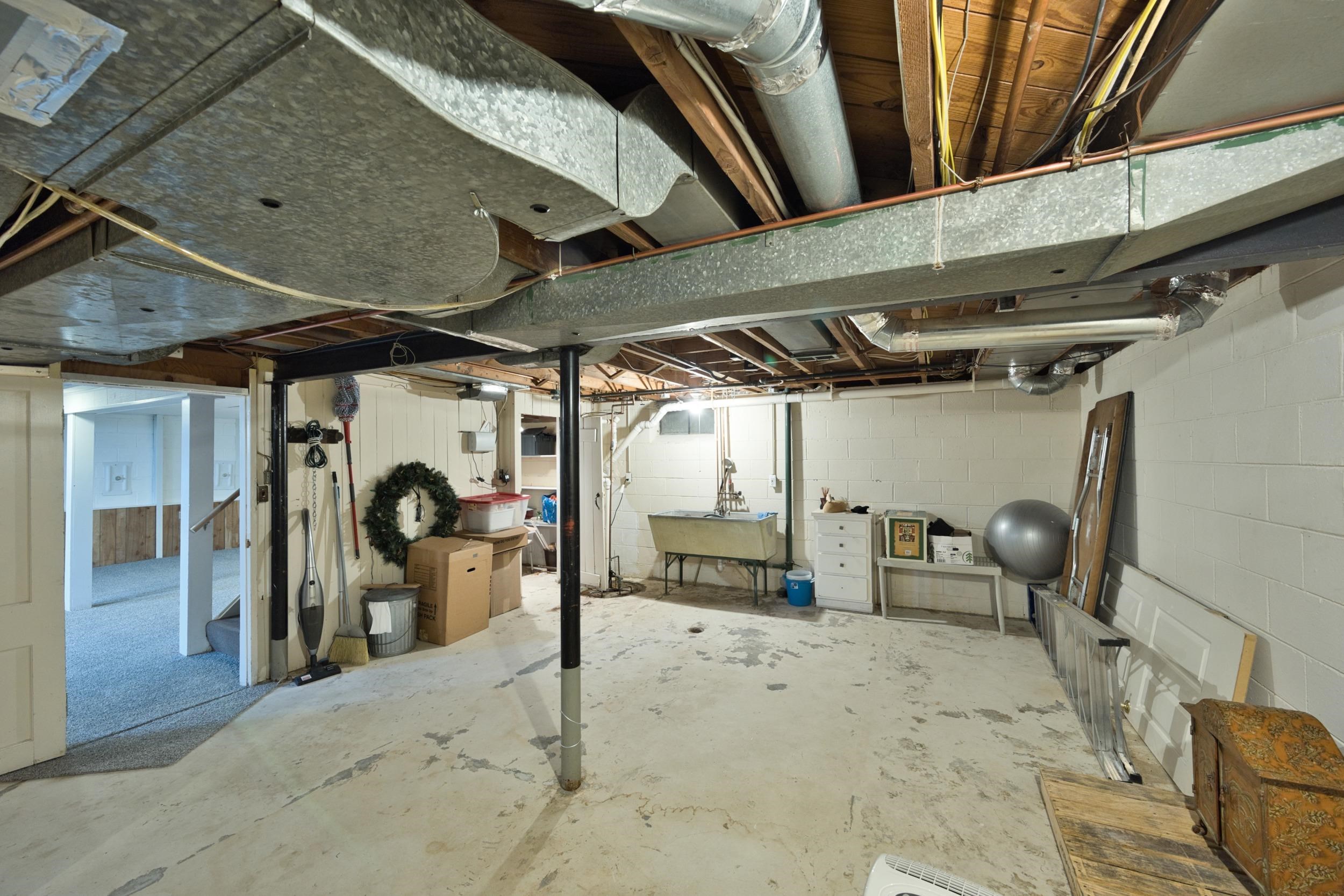 1038 Hawthorne Road Grosse Pointe, MI 48236 - Photo 59 of 61 50180839-dfabf02b-4776-478c-a6f0-19cfcbb1371e.JPG