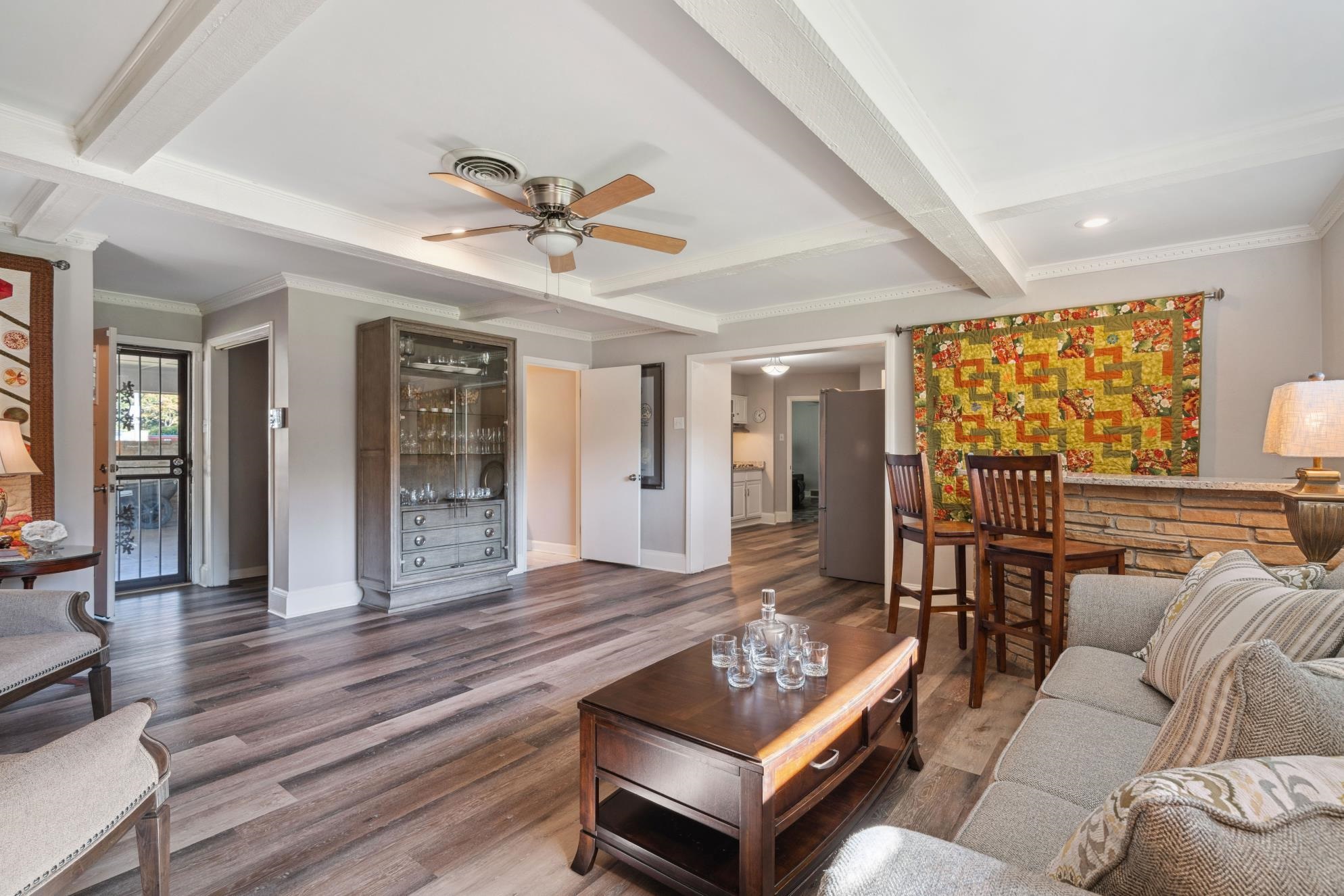 212 North Rose Road Memphis, TN 38117 - Photo 8 of 18 2nd FP, wet bar