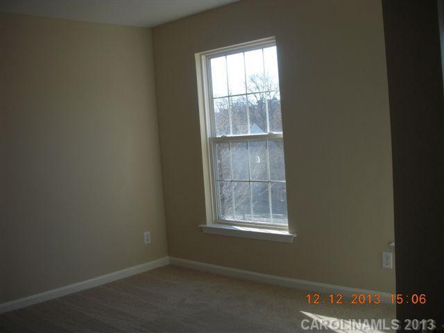 427 Clearbrook Road Matthews, NC 28105 - Photo 8 of 12 Gallery Image 8