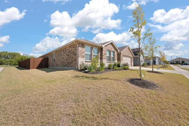 $395,999 | 516 Highland Park Trail, Alvarado, TX 76009