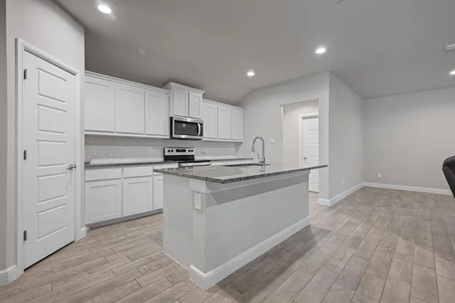 $395,999 | 516 Highland Park Trail, Alvarado, TX 76009