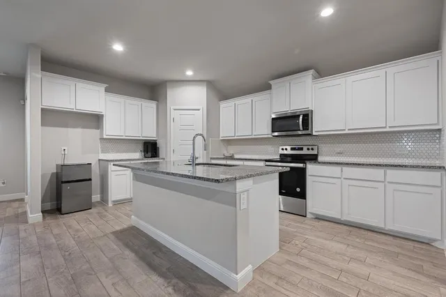 $395,999 | 516 Highland Park Trail, Alvarado, TX 76009