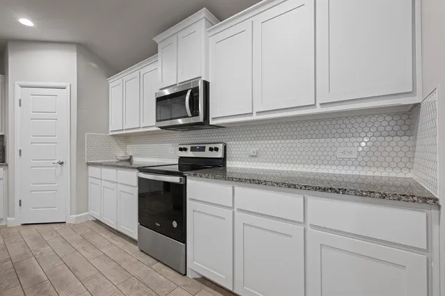 $395,999 | 516 Highland Park Trail, Alvarado, TX 76009