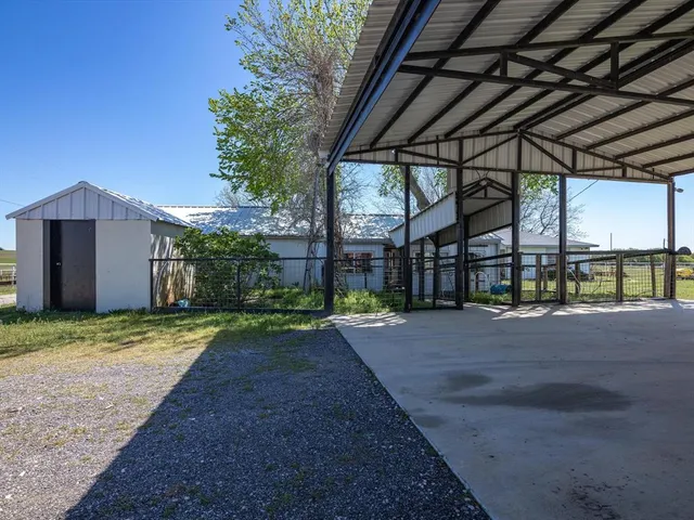 $669,000 | 1006 County Road 2475, Alvord, TX 76225