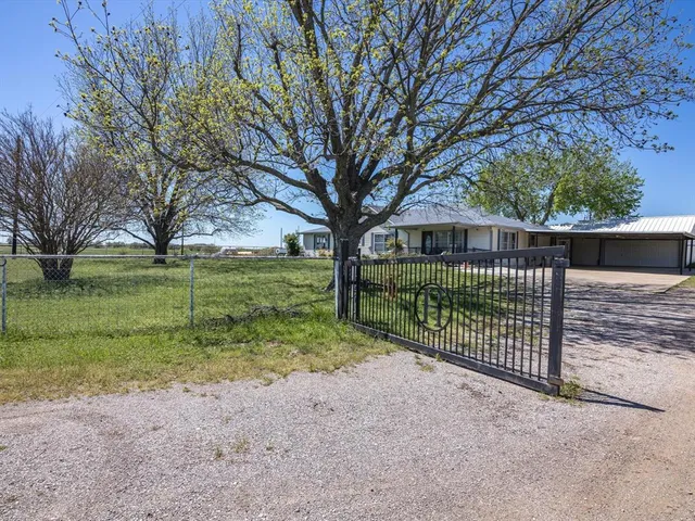 $669,000 | 1006 County Road 2475, Alvord, TX 76225