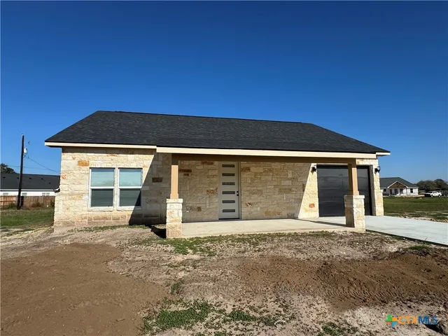 $2,400 | 318 Warehouse Road, Victoria, TX 77905