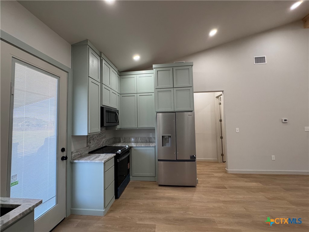 318 Warehouse Road Victoria, TX 77905 - Photo 11 of 39