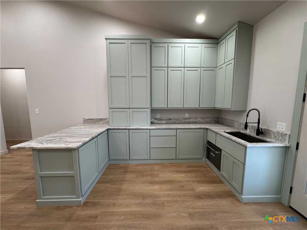 318 Warehouse Road Victoria, TX 77905 - Photo 10 of 39