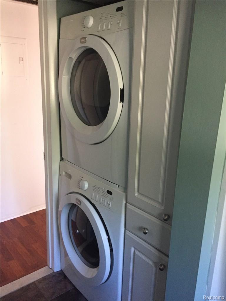5291 Highland Road Waterford, MI 48327 - Photo 10 of 13 Washer & dryer stays