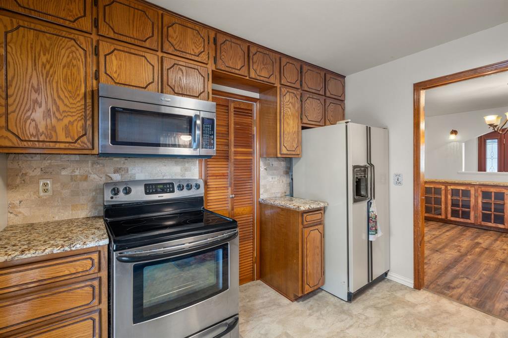 337 Town N Drive Terrell, TX 75160 - Photo 11 of 30 a kitchen with stainless steel appliances a stove a microwave and a refrigerator