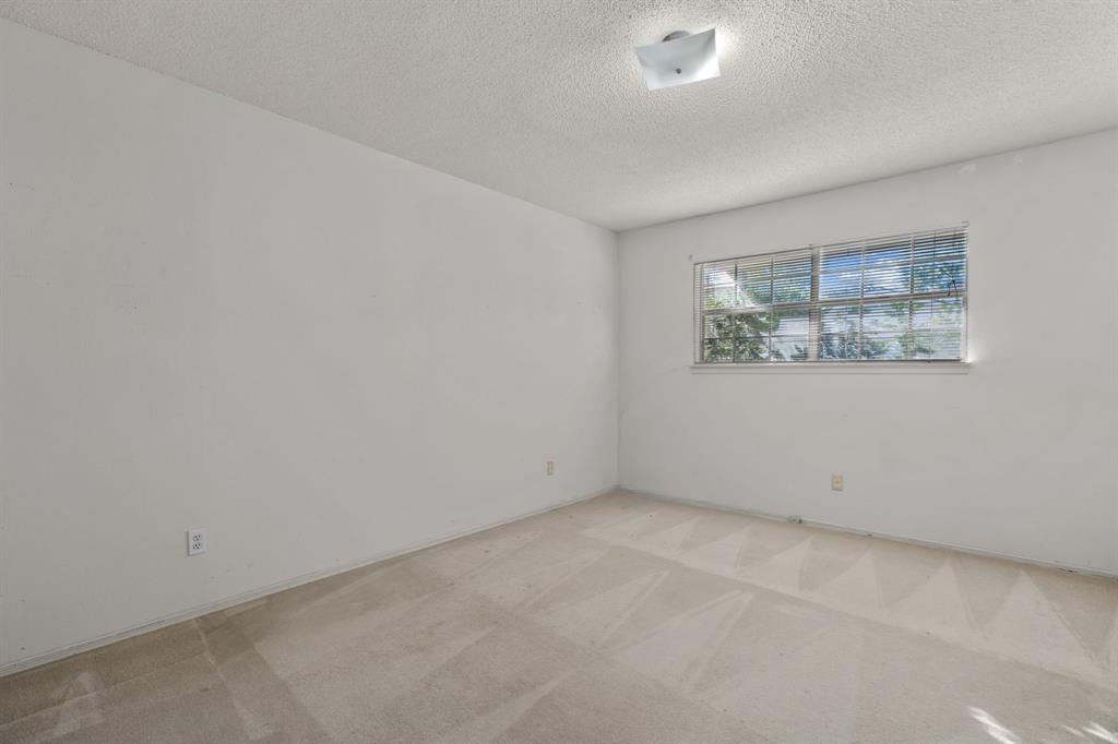 337 Town N Drive Terrell, TX 75160 - Photo 14 of 30 an empty room with a window