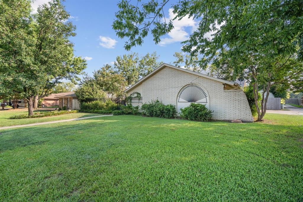 337 Town N Drive Terrell, TX 75160 - Photo 2 of 30 a front view of house with garden and trees