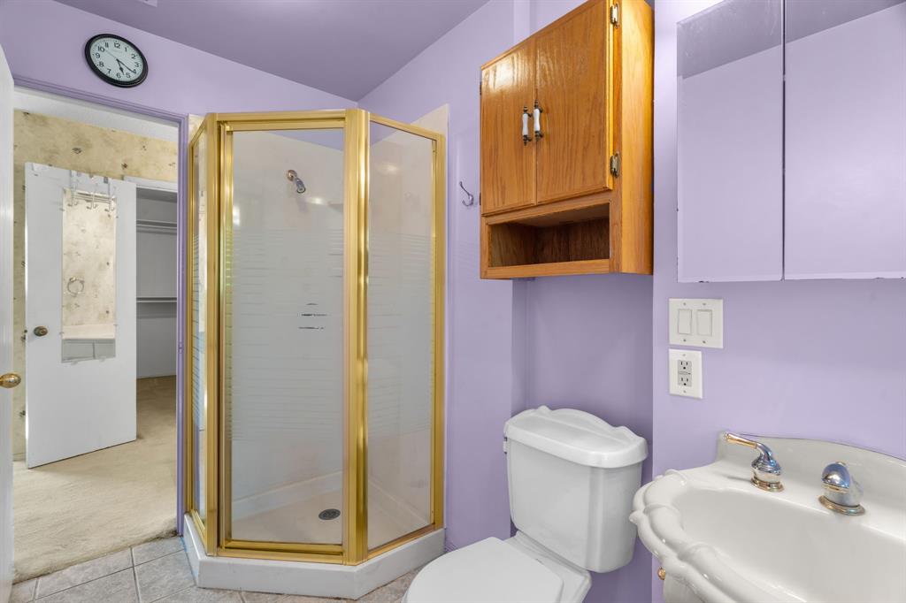 337 Town N Drive Terrell, TX 75160 - Photo 21 of 30 a bathroom with a toilet a sink and a mirror