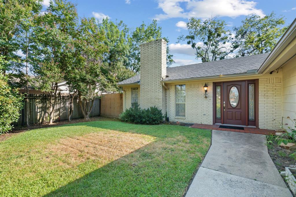 337 Town N Drive Terrell, TX 75160 - Photo 3 of 30 front view of a house with a yard