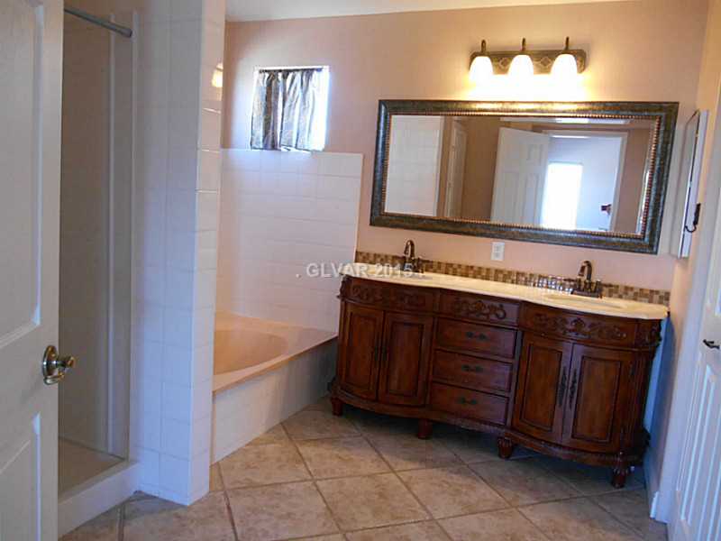 260 Camelback Ridge Avenue Henderson, NV 89012 - Photo 10 of 28 Master Bath/Spa.