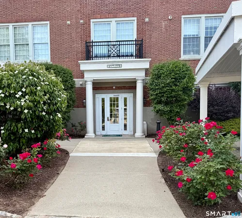 $2,950 | 30 School House Drive, Unit 105, West Hartford, CT 06110
