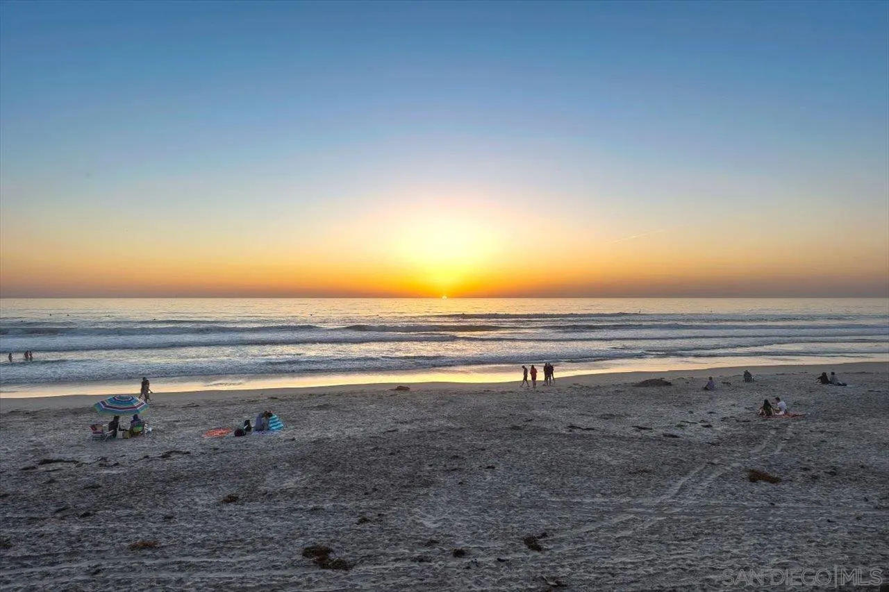 1844 Ocean Front Del Mar, CA 92014 - Photo 5 of 19
