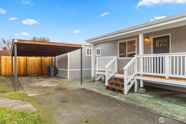$129,900 | 14322 Admiralty Way, Unit 31, Lynnwood, WA 98087